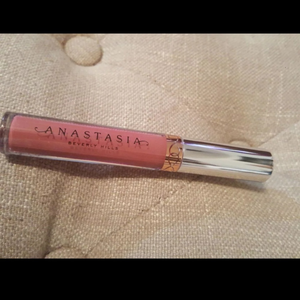 Anastasia beverly hills in dusty rose